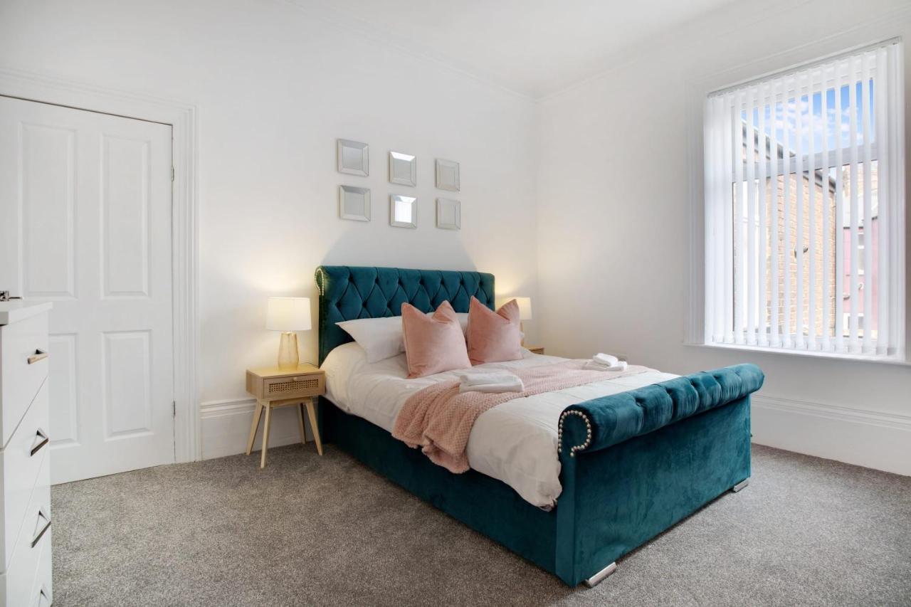 Stunning 4-Bedroom, 2 Bathrooms In Sunderland Sunderland  Esterno foto